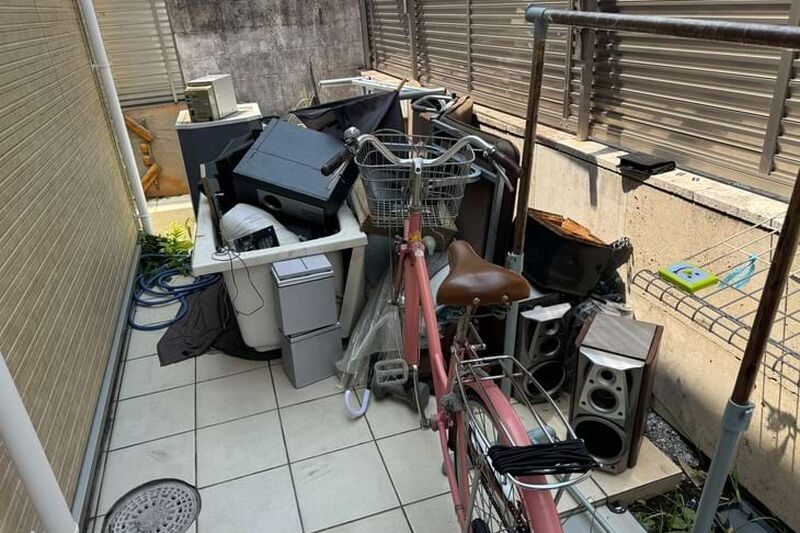 東京都東村山市 アパート外部・一般住宅外部 残置物処分工事（作業前）