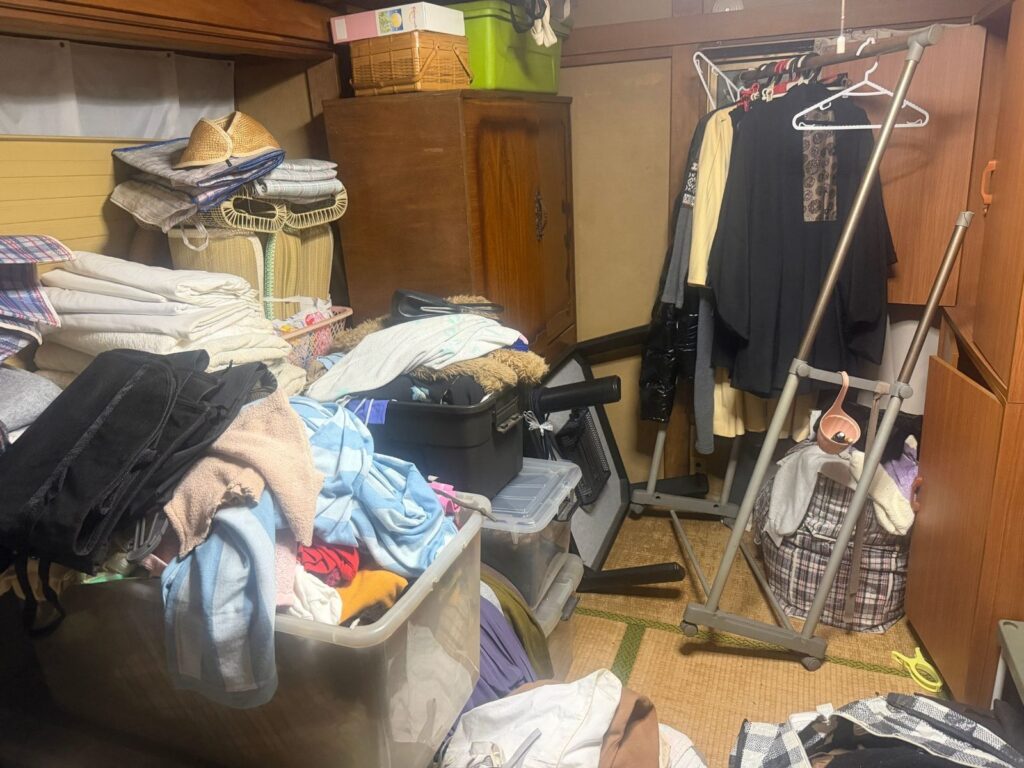 越谷市 4LDK 不用品回収の作業前（2）