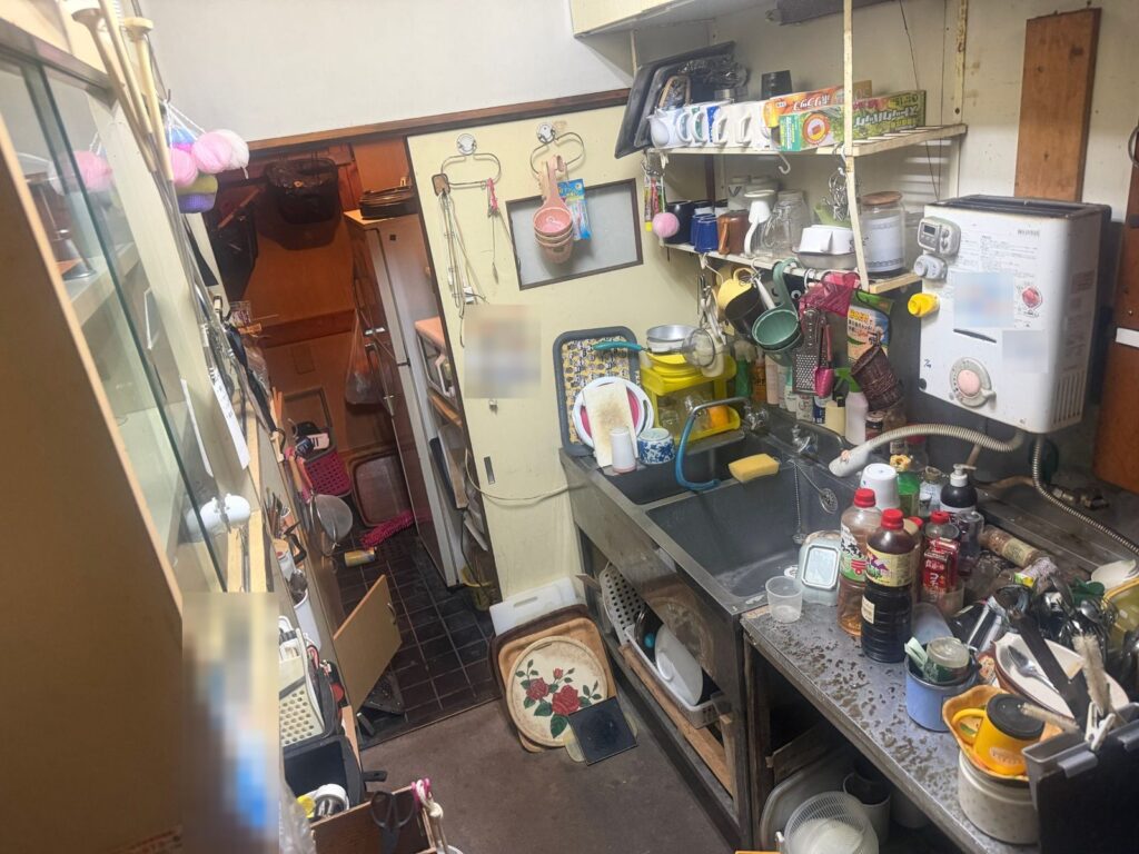 越谷市 4LDK 不用品回収の作業前（3）